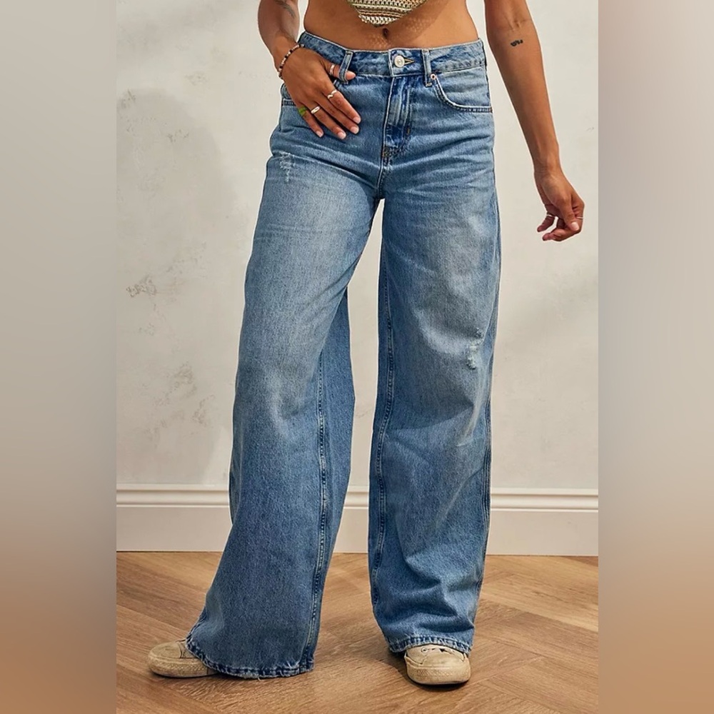 BDG Light Blue Wide Leg Puddle Jeans Size 31‎ length 32 Distressed